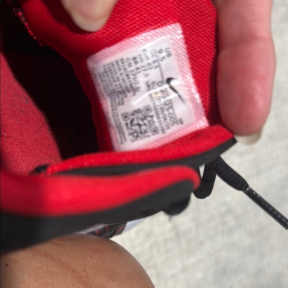 Nike Black and Red basketball Sneakers - Picture 5 of 5
